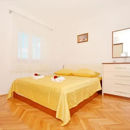 公寓 Nina 罗戈兹尼察