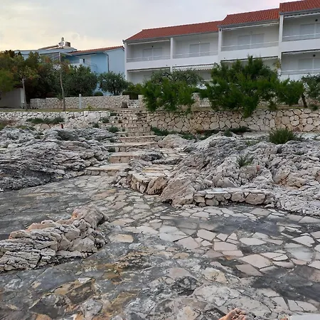 公寓 Nina 罗戈兹尼察