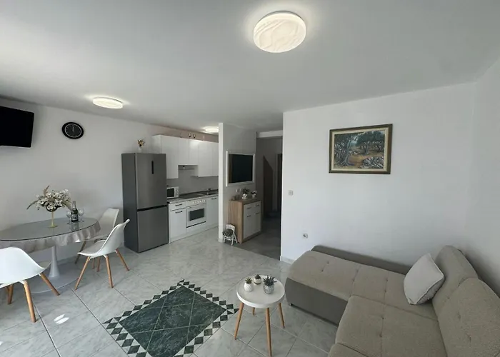 Nina Rogoznica (Sibenik-Knin)